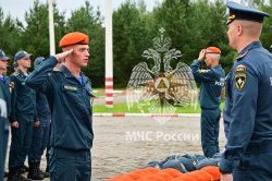 Первокурсникам Академии вручили оранжевые береты