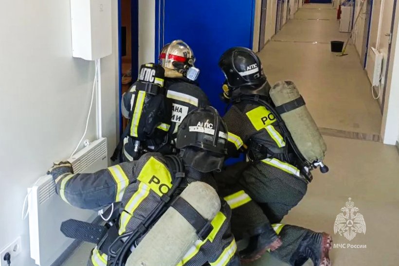 Курсанты Академии ликвидировали условный пожар в Геленджике