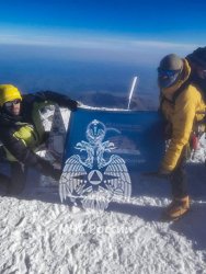 Юбилейный флаг Академии ГПС МЧС России развернули на пике высочайших гор