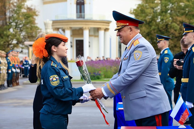 В Москве первокурсники Академии ГПС МЧС России приняли Присягу