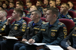 Курсанты выпускных курсов встретились с представителями СУ ФПС № 72 МЧС России