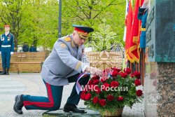 Курсанты вуза приняли участие в церемонии возложения цветов в дань памяти всем воинам Великой Отечественной войны