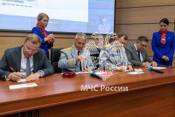 В Академии Государственной противопожарной службы МЧС России прошло гашение юбилейного конверта