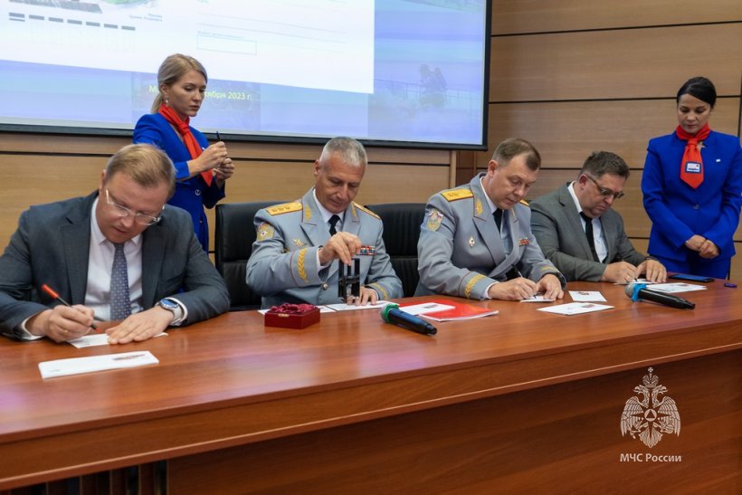 В Академии Государственной противопожарной службы МЧС России прошло гашение юбилейного конверта