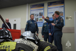 Заместитель Министра МЧС России Роман Курынин ознакомился с учебно-материальной базой Академии 