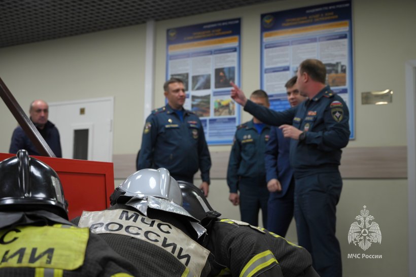 Заместитель Министра МЧС России Роман Курынин ознакомился с учебно-материальной базой Академии 