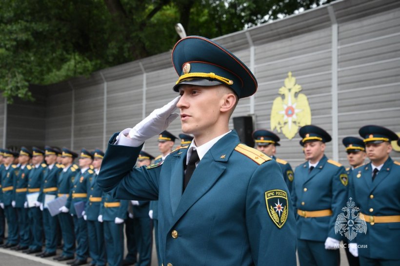 В Академии ГПС МЧС России состоялся выпуск молодых специалистов