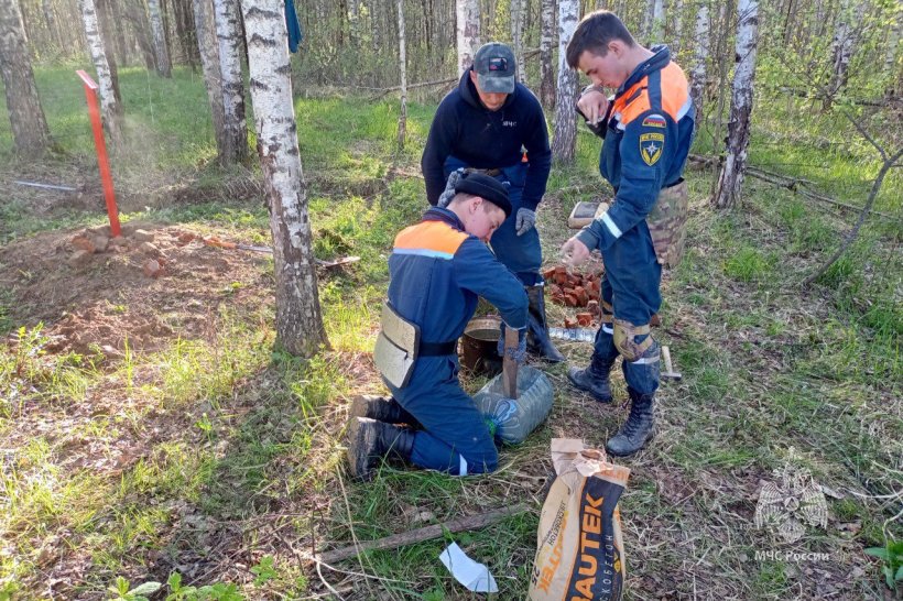 Поисковики Академии установили памятник советским воинам