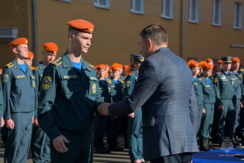 В Академии прошла торжественная линейка, посвященная Дню знаний