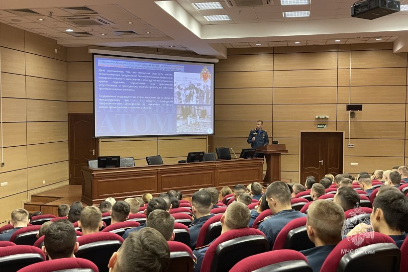 Курсанты выпускных курсов встретились с представителями СУ ФПС № 72 МЧС России и ГУ МЧС России по г. Москве