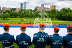 Личный состав Академии ГПС МЧС России провел патриотическую акцию ко Дню России 