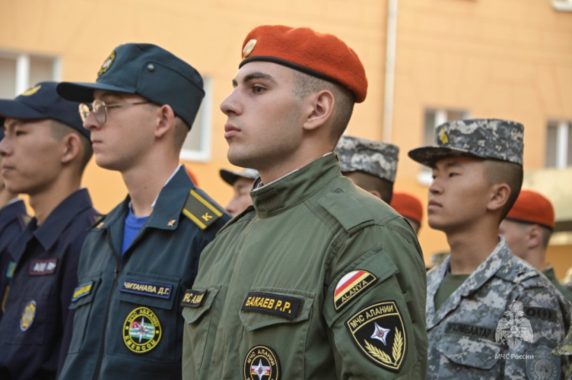 В Академии прошла торжественная линейка, посвященная Дню знаний
