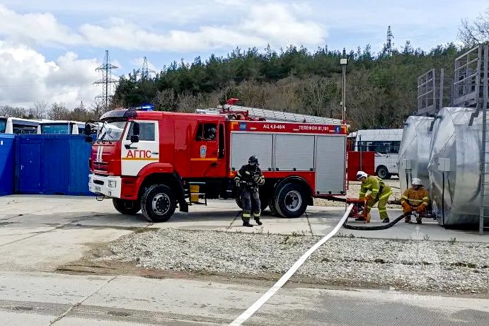 Курсанты Академии ликвидировали условный пожар в Геленджике
