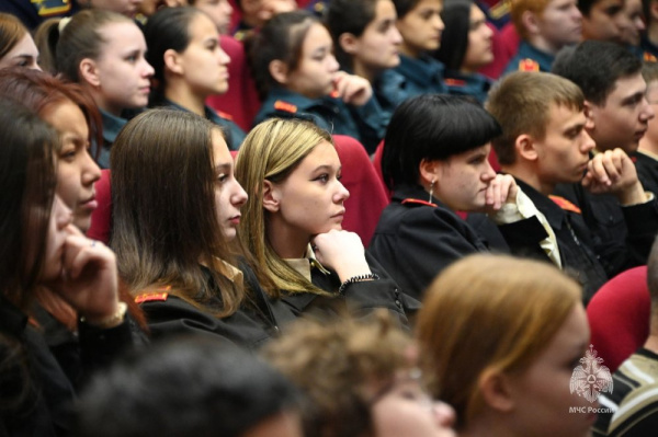 Академия ГПС МЧС России открыла двери для кадет московских школ