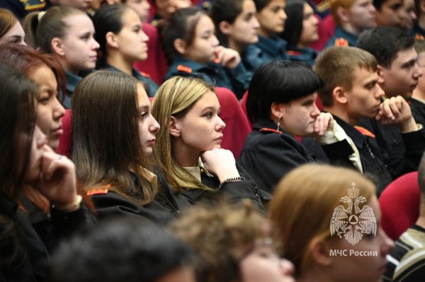 Академия ГПС МЧС России открыла двери для кадет московских школ