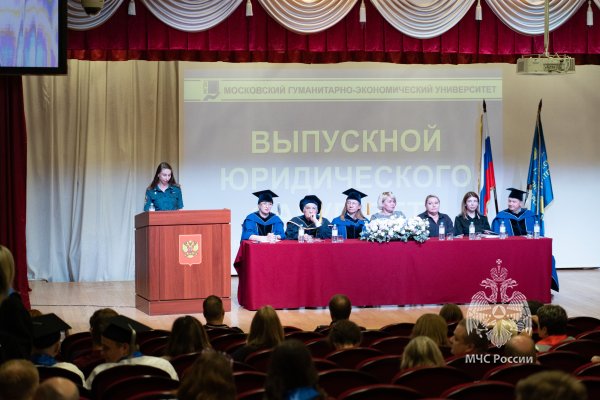 Сотрудники Академии выступили с напутственной речью на торжественной церемонии вручения дипломов