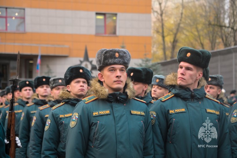 На плацу Академии состоялось построение переменного и постоянного состава