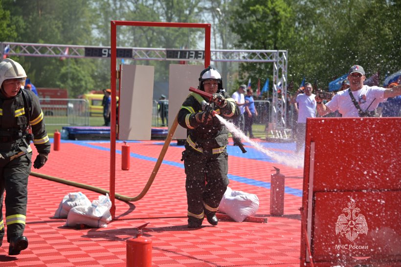 В Апаринках наградили победителей 1-ого международного гран-при профессионального мастерства пожарных и спасателей