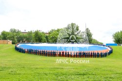 Личный состав Академии ГПС МЧС России провел патриотическую акцию ко Дню России 