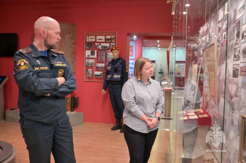 Правнучка маршала Жукова встретилась с обучающимся вузов МЧС России 