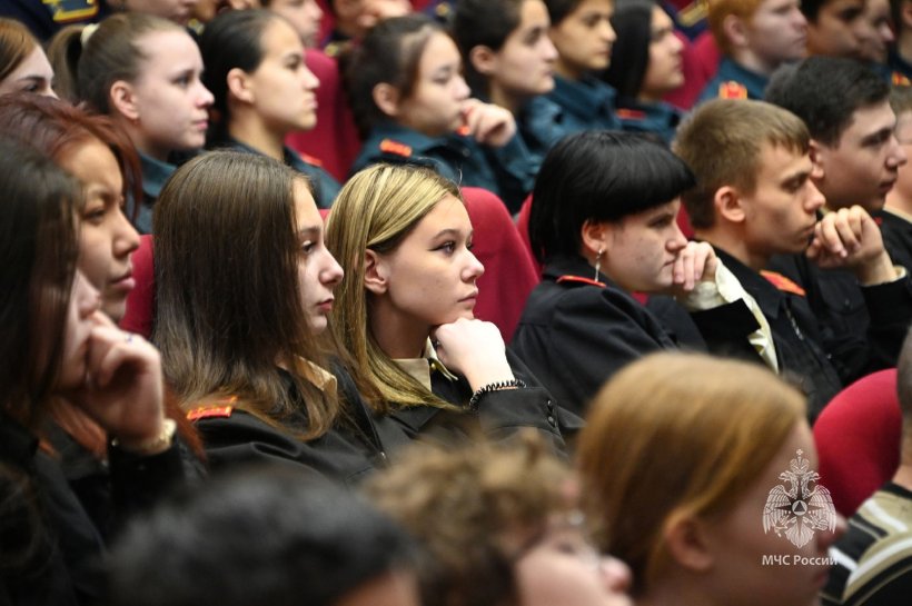 Академия ГПС МЧС России открыла двери для кадет московских школ