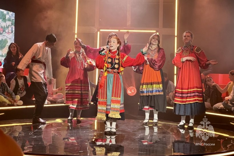 Героические истории сотрудников МЧС России в песнях исполнили юные артисты на музыкальном шоу «Пламенные сердца 2023»