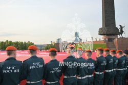 Самое большое в мире Знамя Победы развернули на Поклонной горе