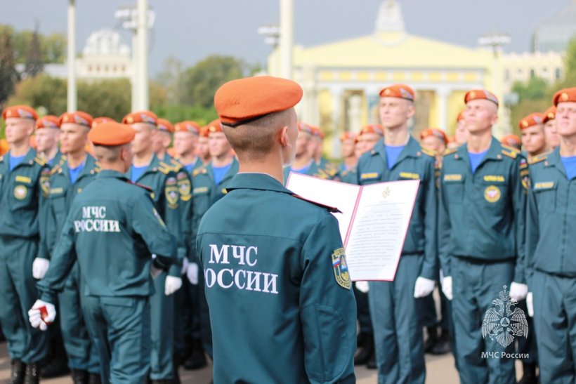 Курсанты и студенты Академии приняли Присягу и дали торжественную Клятву