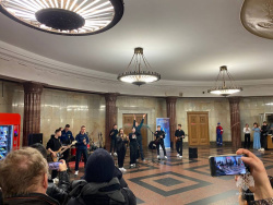 Обучающиеся МЧС России порадовали пассажиров метро живой музыкой