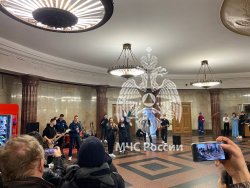 Обучающиеся МЧС России порадовали пассажиров метро живой музыкой