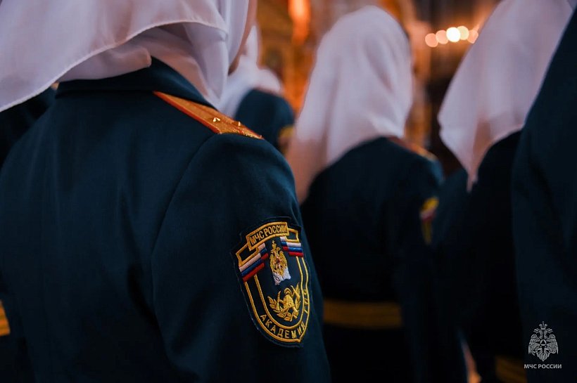 В Храме Христа Спасителя был совершён благодарственный молебен по случаю выпуска специалистов Академии