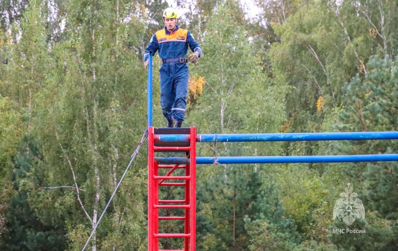 В МЧС России впервые стартовали соревнования по спасательному спорту