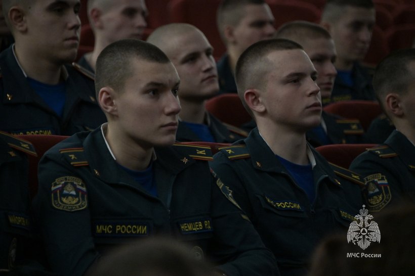 Личный состав Академии ГПС МЧС России познакомился с картиной «Повелитель ветра» режиссёра Игоря Волошина