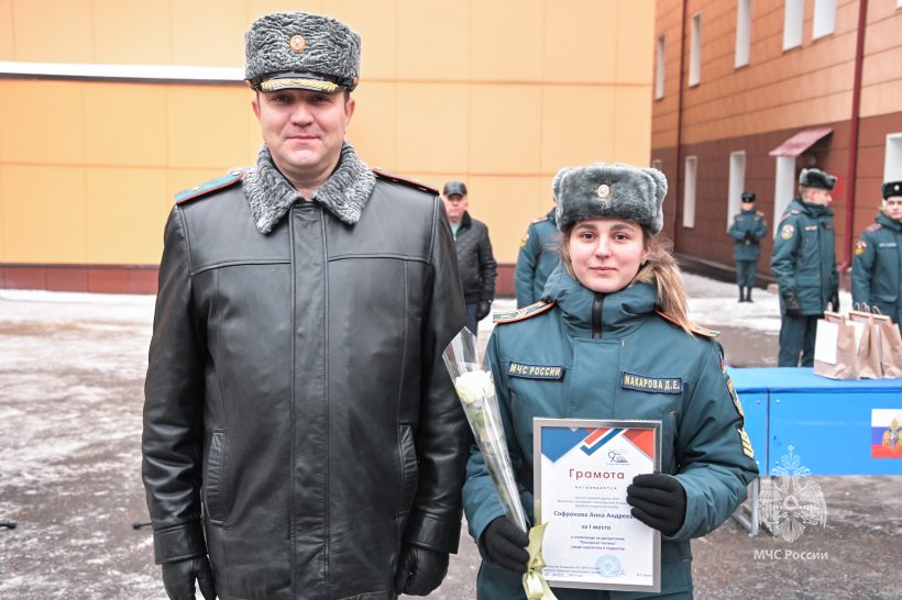 На плацу Академии состоялось построение переменного и постоянного состава