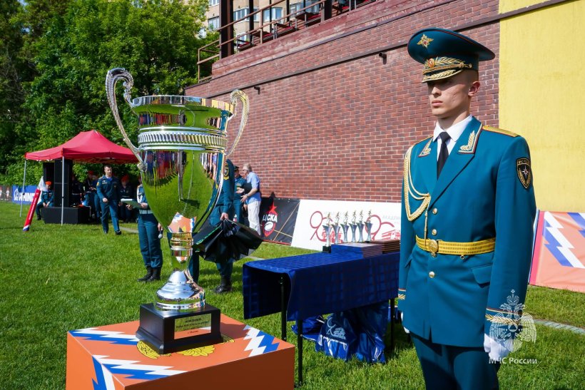 Сегодня на легендарном регбийном стадионе «Слава» состоялись финальные игры первого Кубка МЧС России по регби-7 среди образовательных организаций высшего образования министерства по чрезвычайным ситуациям.