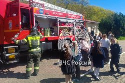 Курсанты Академии провели открытый урок для учеников начальных классов