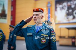 Символ чести и ответственности: курсантам вручили оранжевые береты