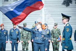 Торжественная церемония поднятия Государственного флага, посвященная Дню России