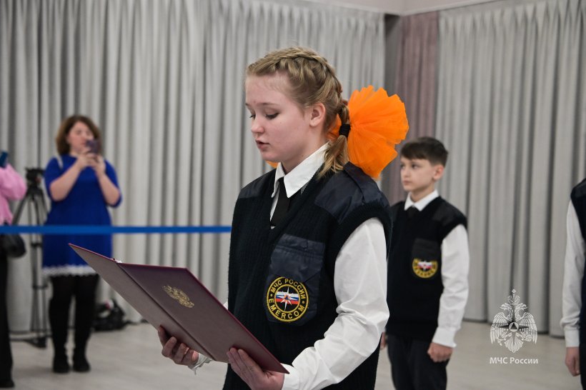 «Клянусь!»: ученики класса МЧС России принесли клятву кадета