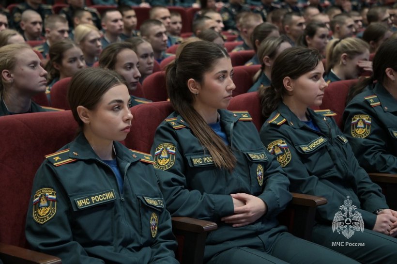 Курсанты Академии встретились с советником Главы МЧС России Даниилом Мартыновым