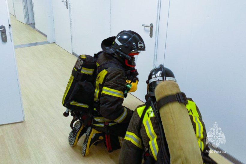  Курсанты Академии ликвидировали условный пожар в Геленджике