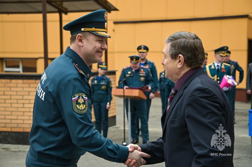 в Академии состоялось торжественное построение ко Дню пожарной охраны