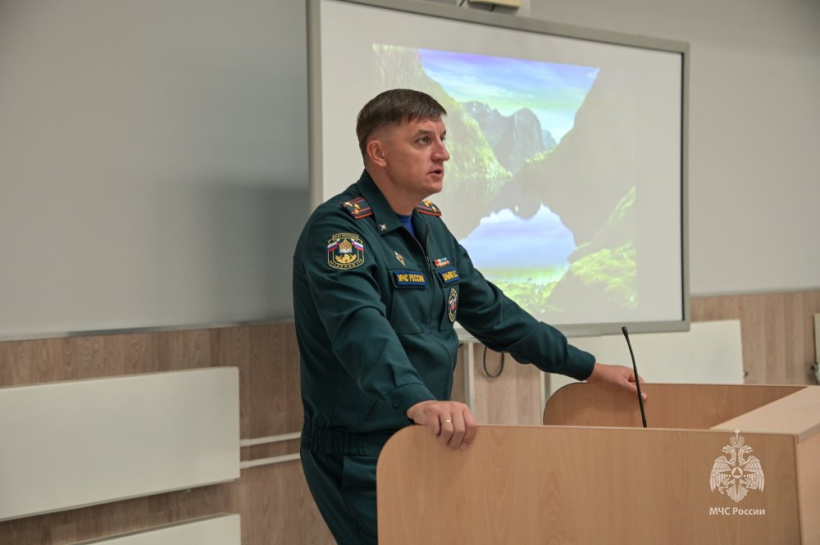 В Академии прошла торжественная линейка, посвященная Дню знаний
