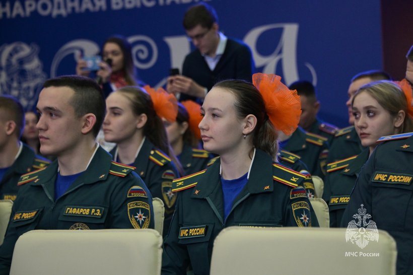 Глава МЧС России Александр Куренков и представители Академии приняли участие в Международной выставке-форуме «Россия» 