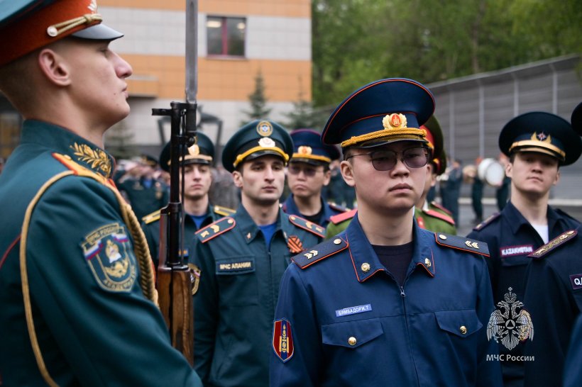 На плацу Академии состоялось построение постоянного и переменного состава