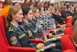 Александр Куренков наградил женщин-ветеранов МЧС России в преддверии 8 Марта