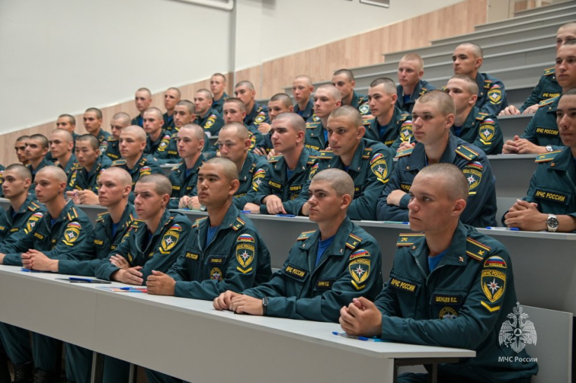 В Академии прошла торжественная линейка, посвященная Дню знаний
