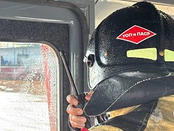 Учения на воде: тушение пожара на нефтяной барже