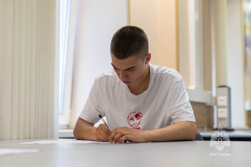 В Академии продолжаются вступительные испытания для абитуриентов, поступающих на базе среднего профессионального образования