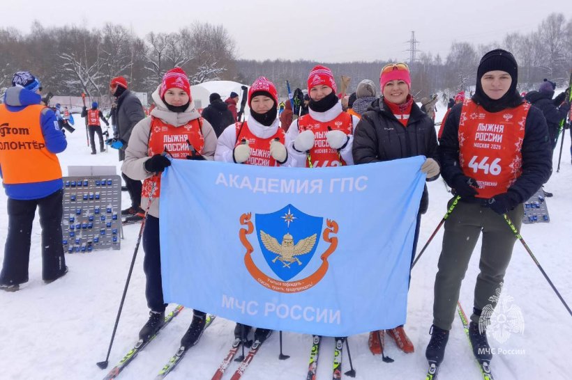 Личный состав Академии ГПС МЧС России принял участие в московской гонке «Лыжня России»